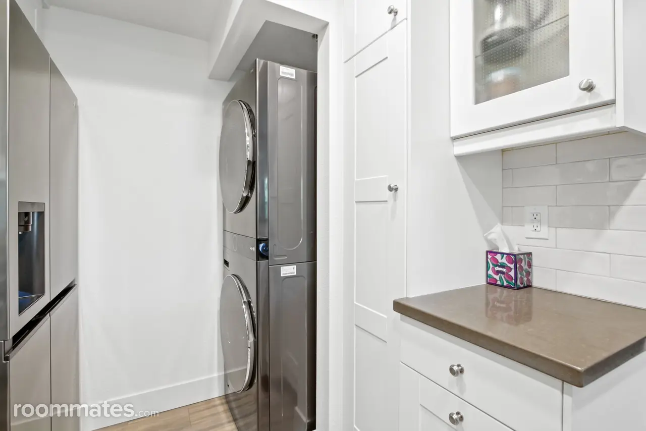 Profile photo 6 of 10