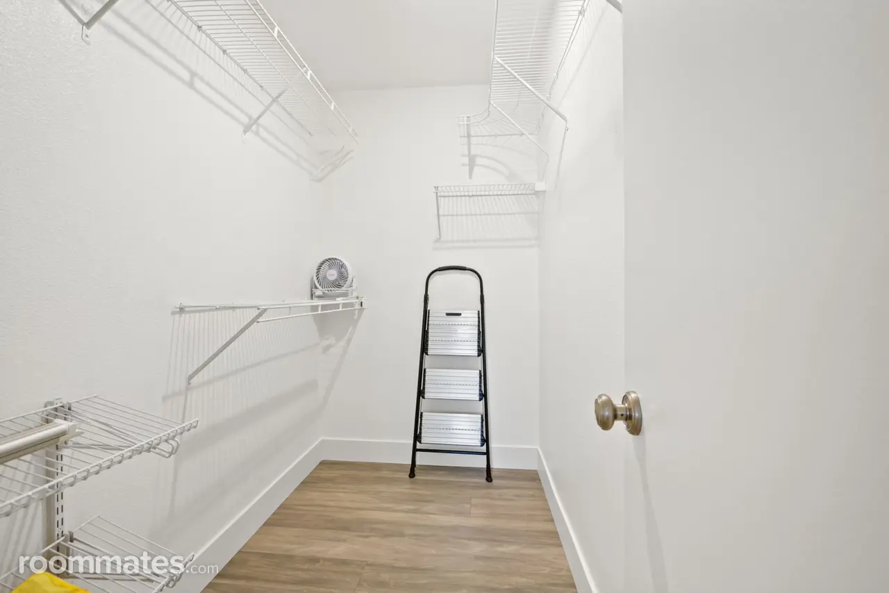 Profile photo 3 of 10