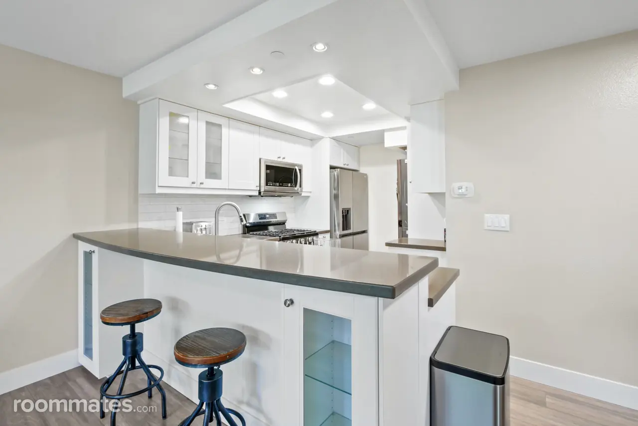 Profile photo 7 of 10