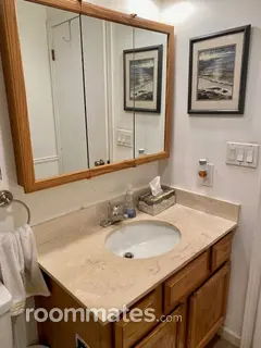 Room for rent in Edmonds, WA $850, condo