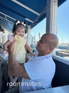 Roommate looking Oceanside, CA, $900