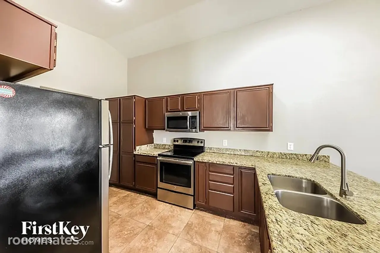 Profile photo 7 of 11