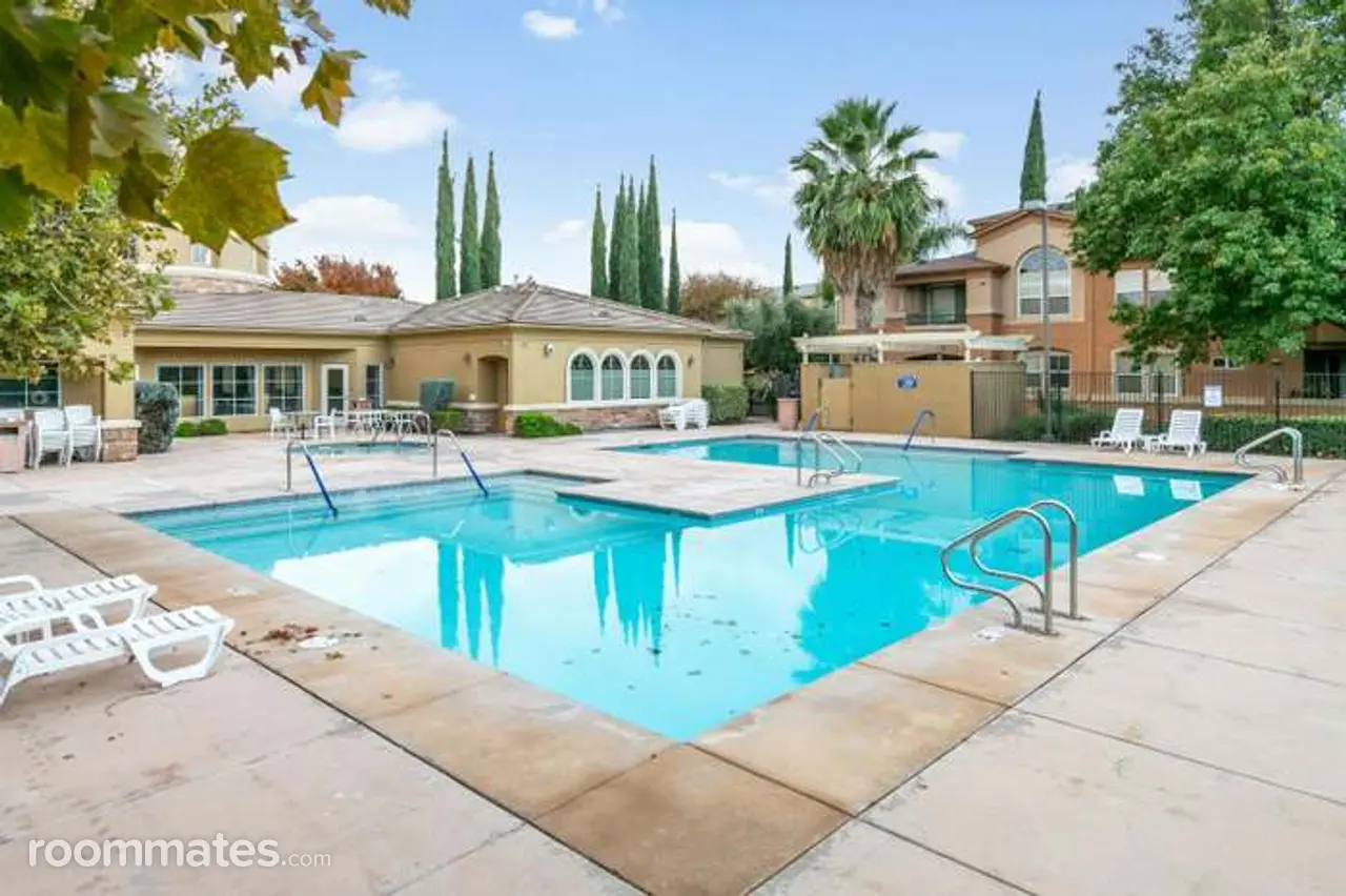 Profile photo 7 of 8