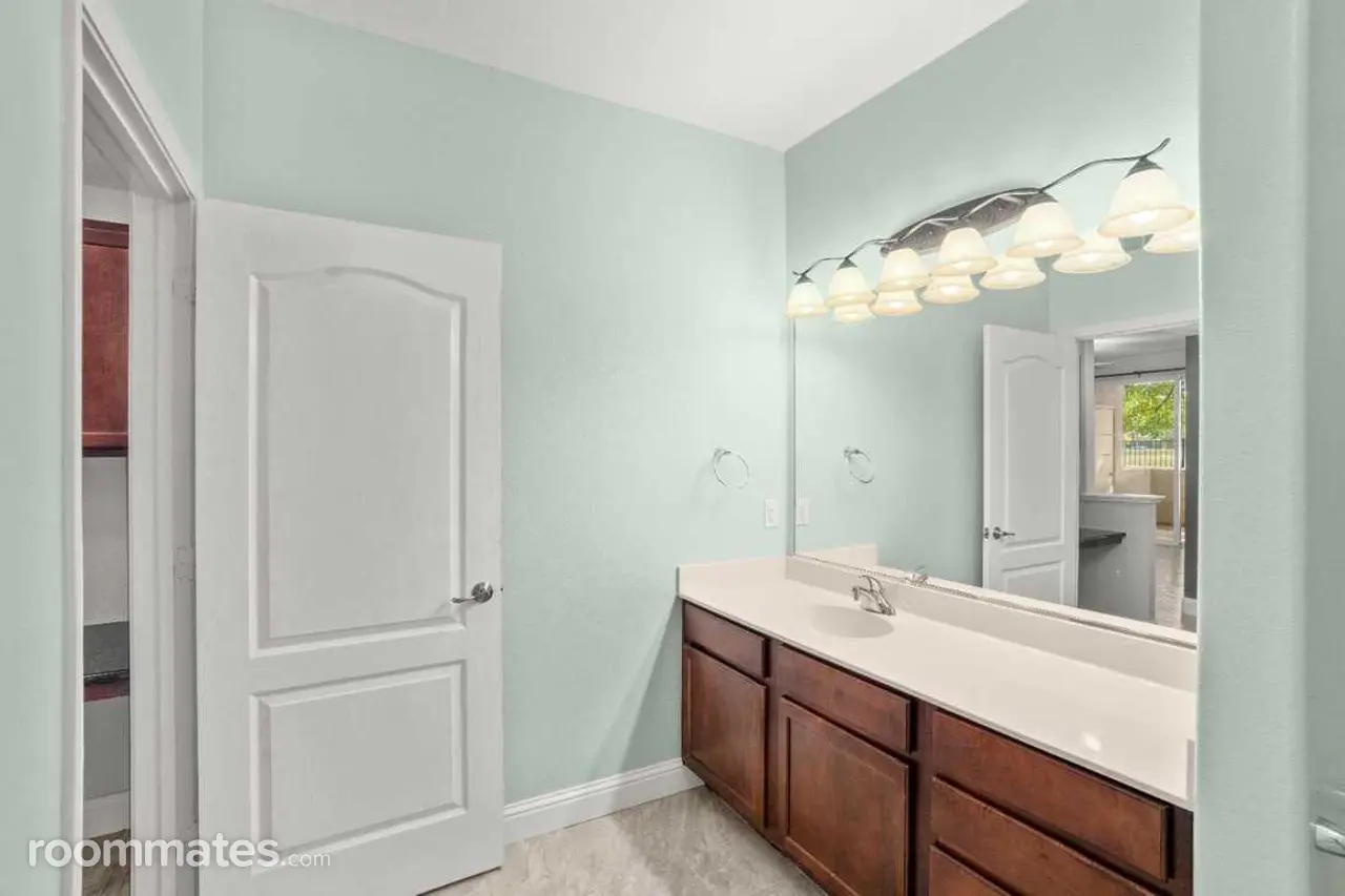 Profile photo 6 of 8