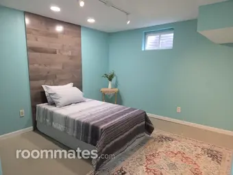 Room for rent in McHenry, IL $800, house