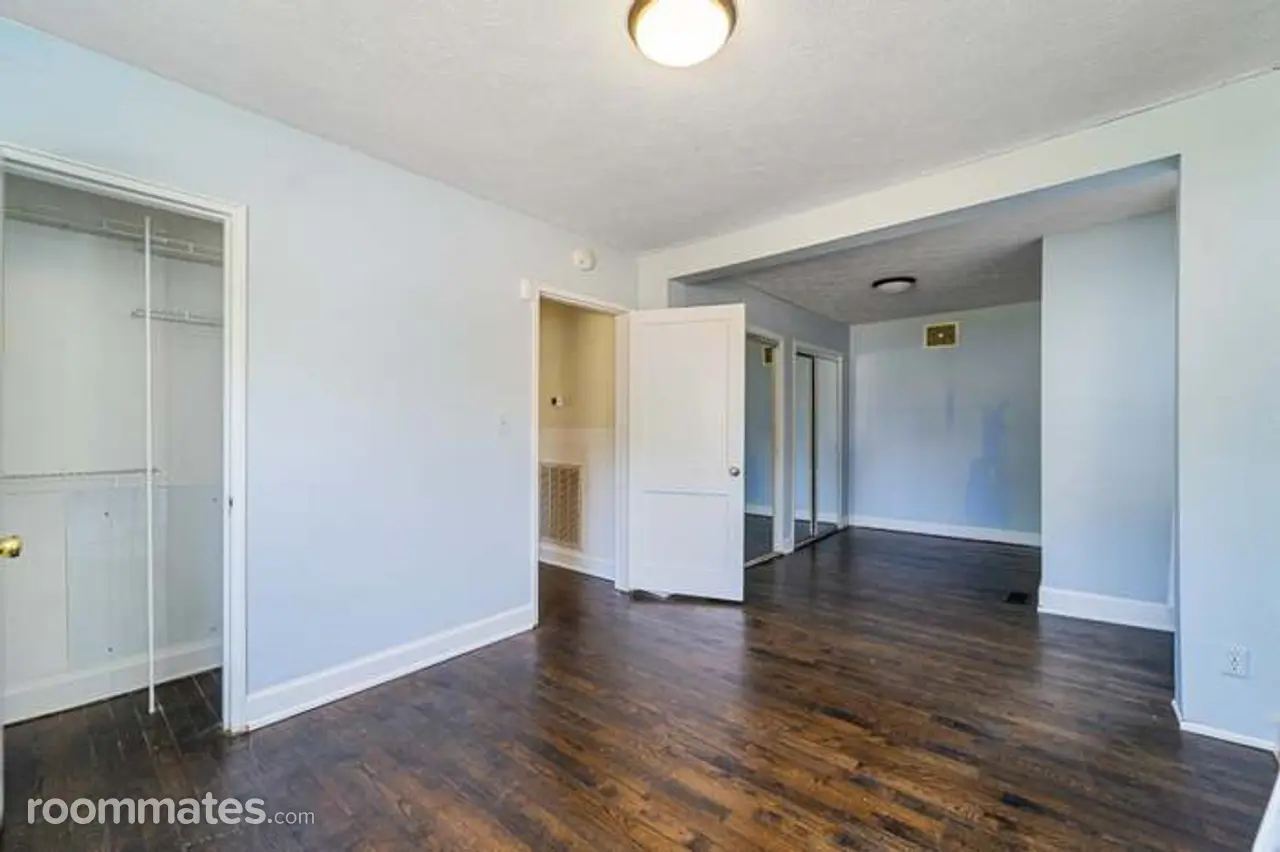 Profile photo 3 of 11