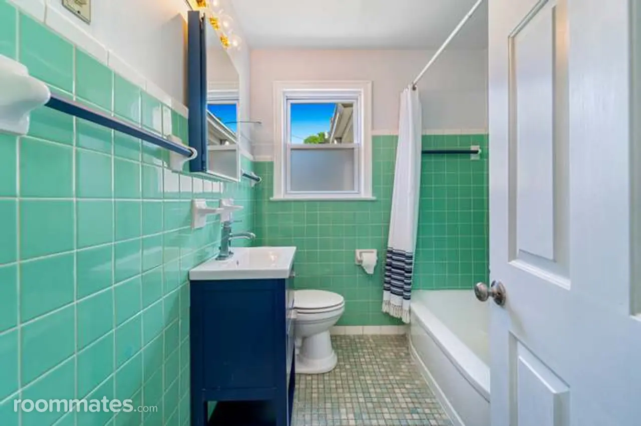 Profile photo 2 of 11