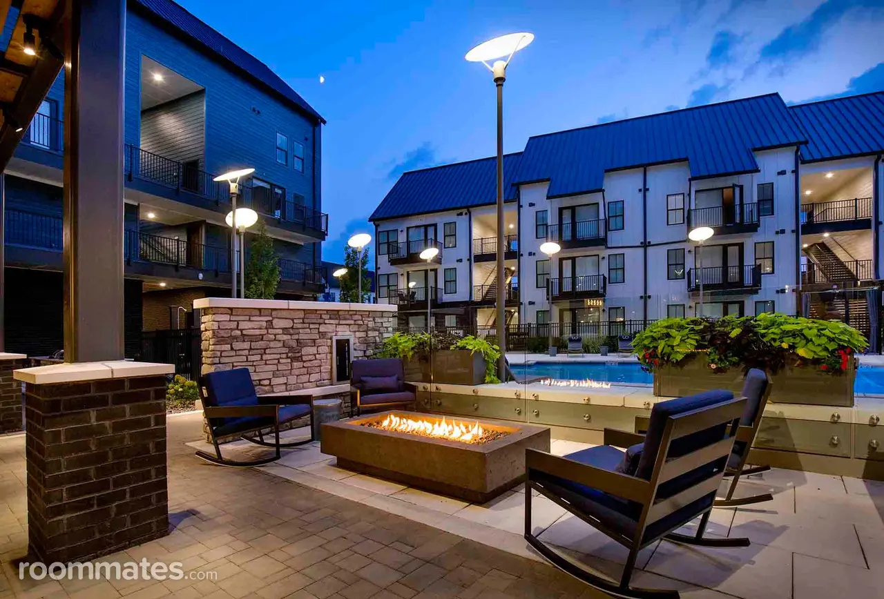 Profile photo 1 of 10