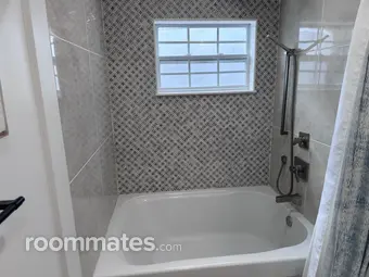 Room for rent in St. Petersburg, FL $1650, house