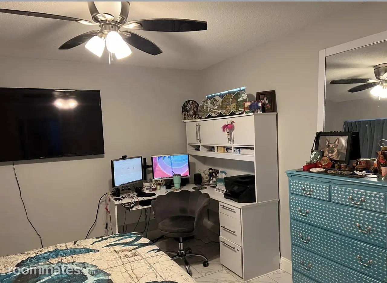 Profile photo 10 of 11