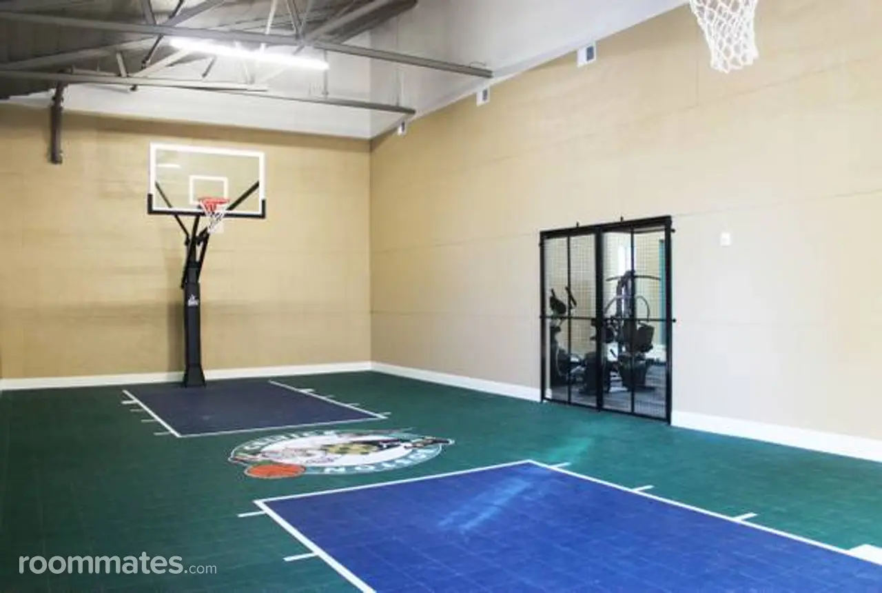 Profile photo 7 of 18