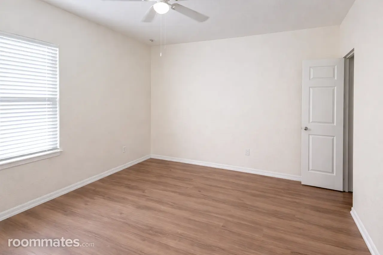 Profile photo 9 of 11