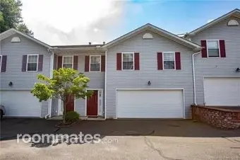 Room for rent in Bridgeport, CT $975, townhouse