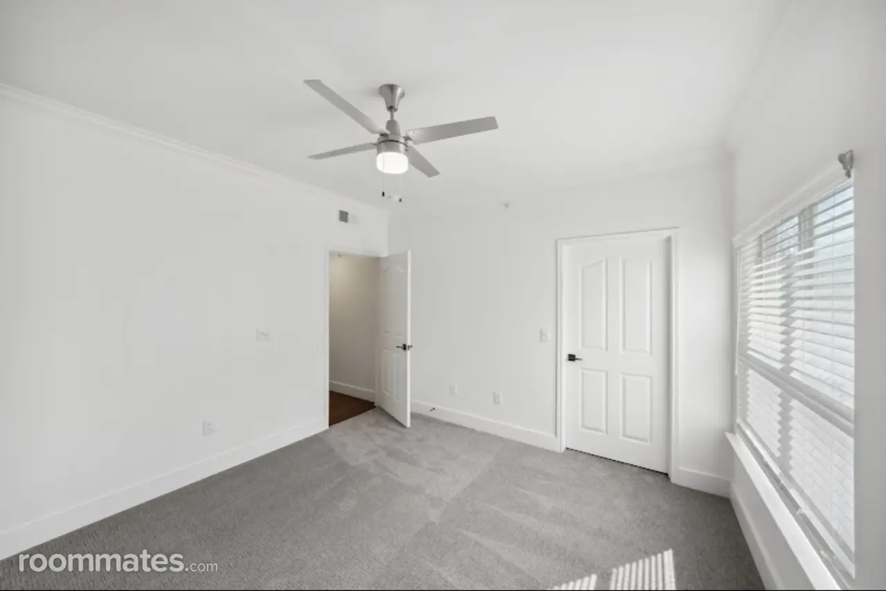 Profile photo 1 of 2