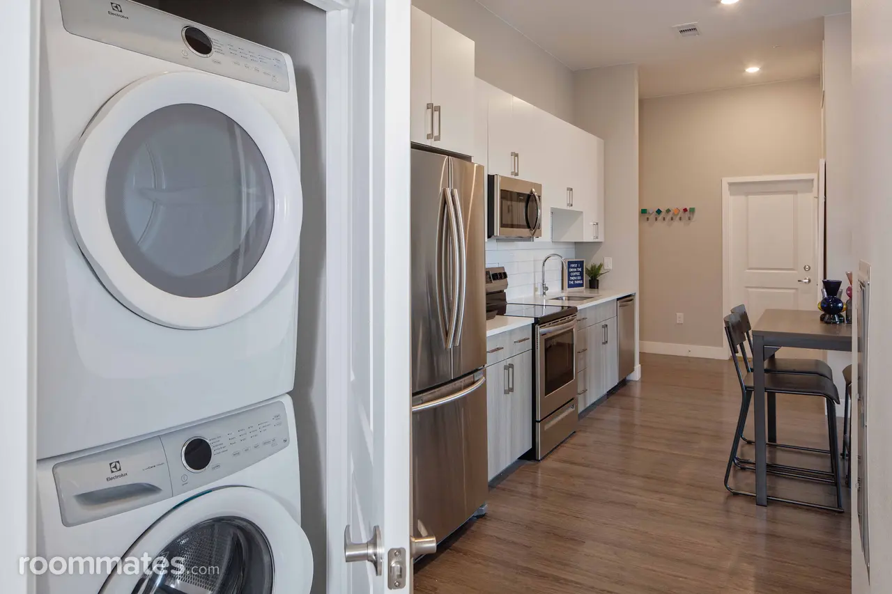 Profile photo 5 of 8