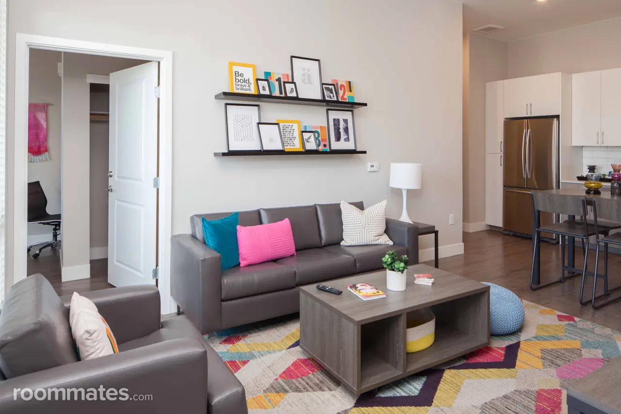 Profile photo 8 of 8