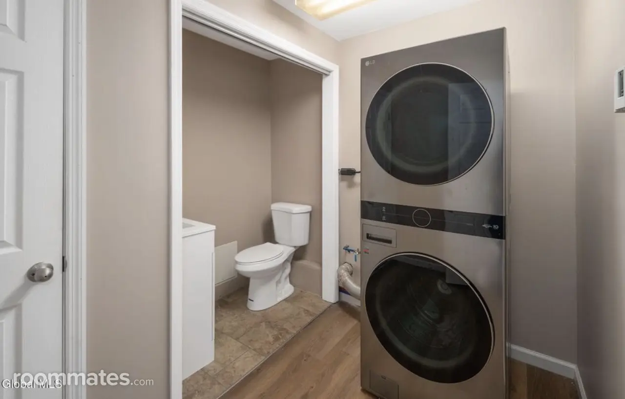 Profile photo 5 of 10