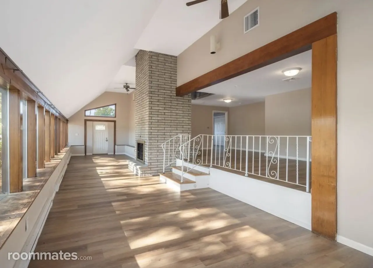 Profile photo 3 of 10