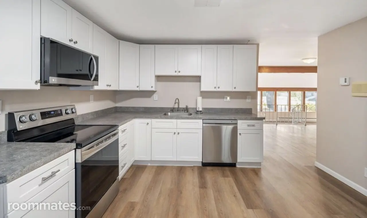 Profile photo 9 of 10