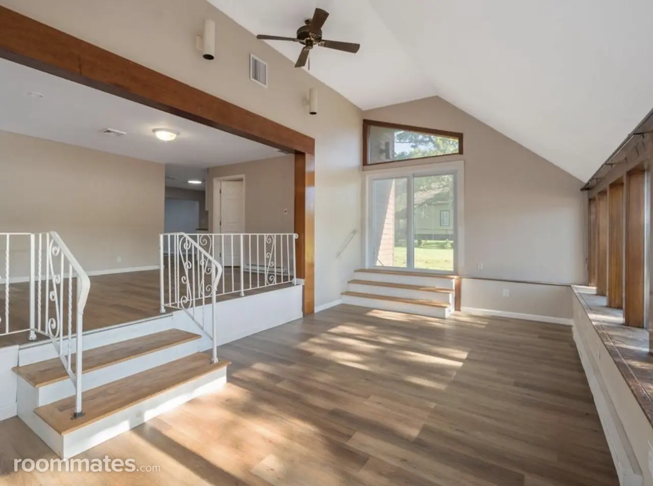 Profile photo 4 of 10