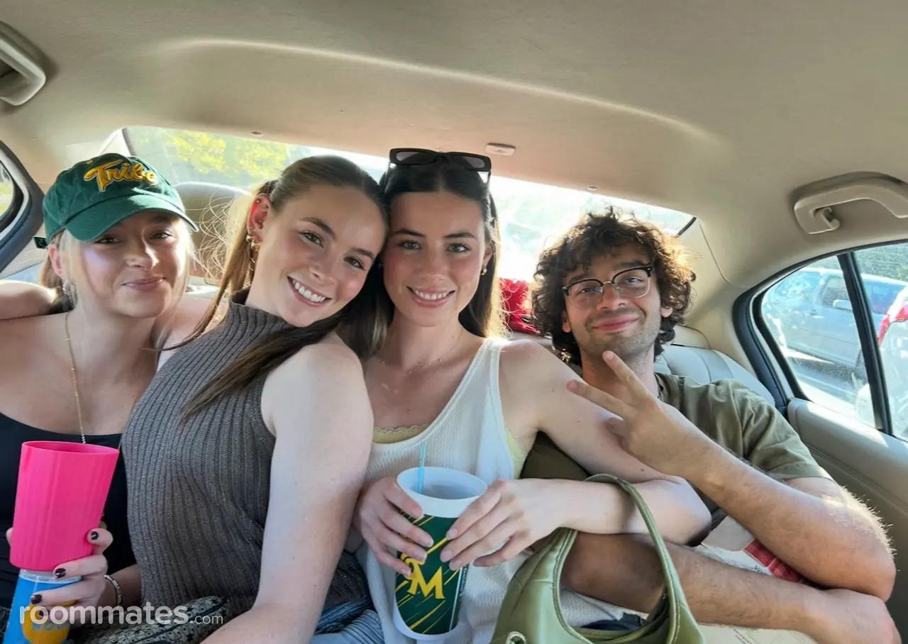 Profile photo 7 of 11