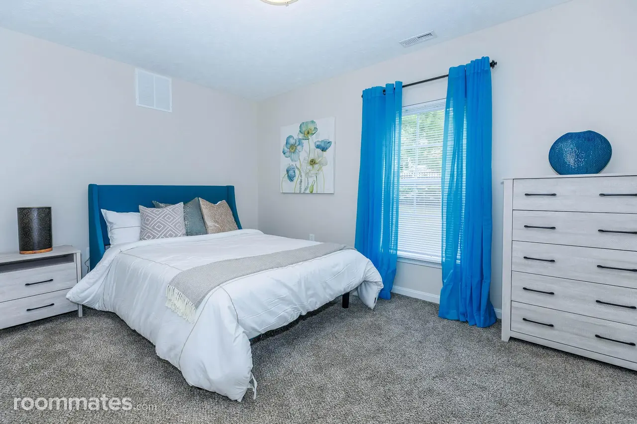 Profile photo 4 of 15