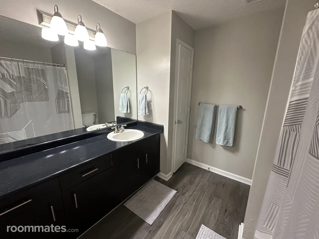 Profile photo 1 of 7