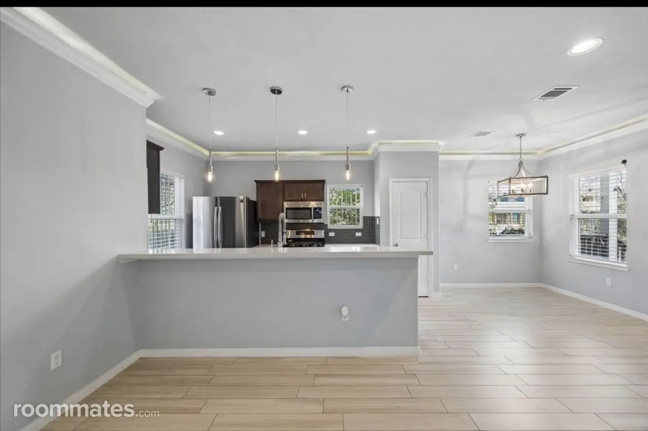 Profile photo 8 of 10