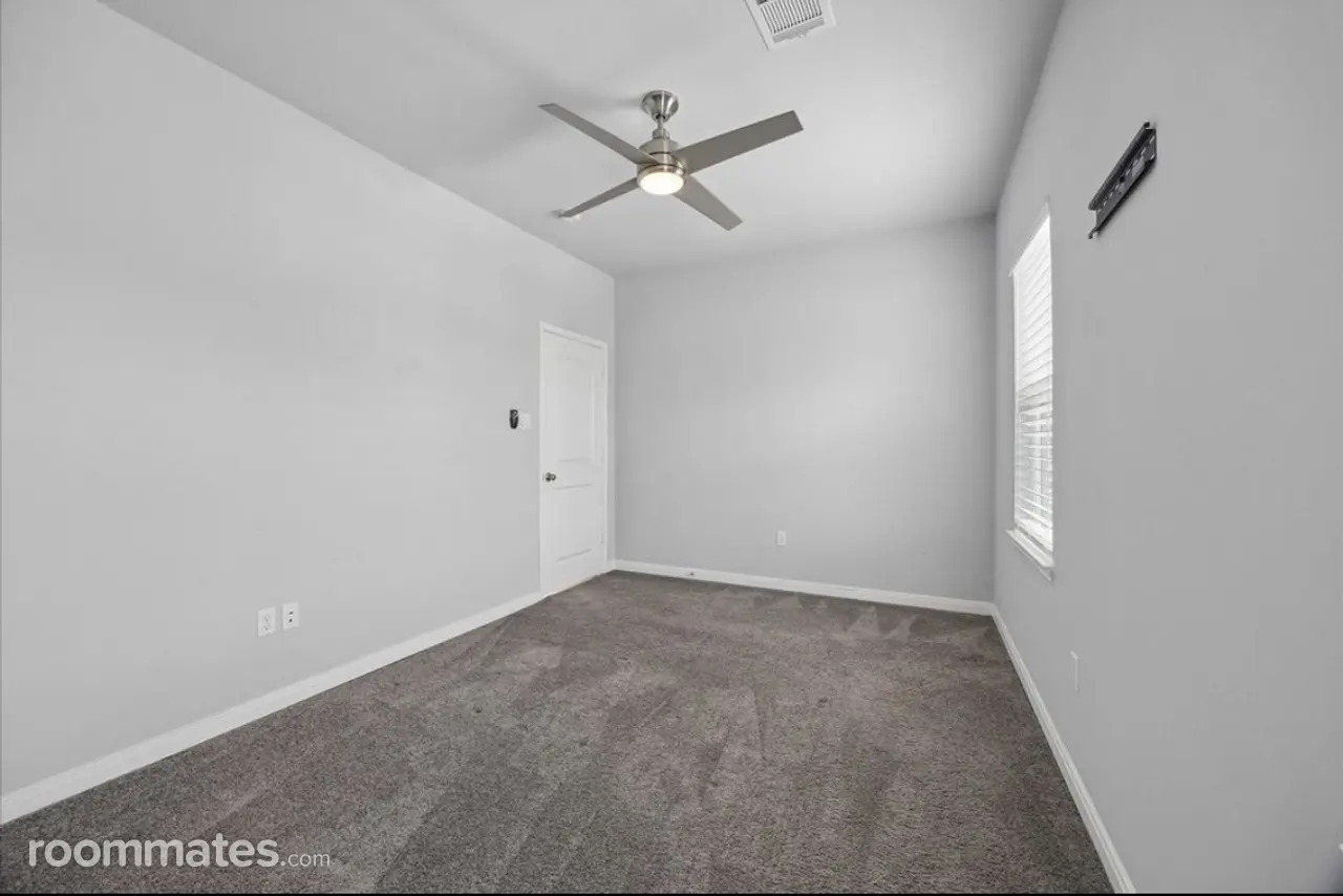 Profile photo 2 of 10