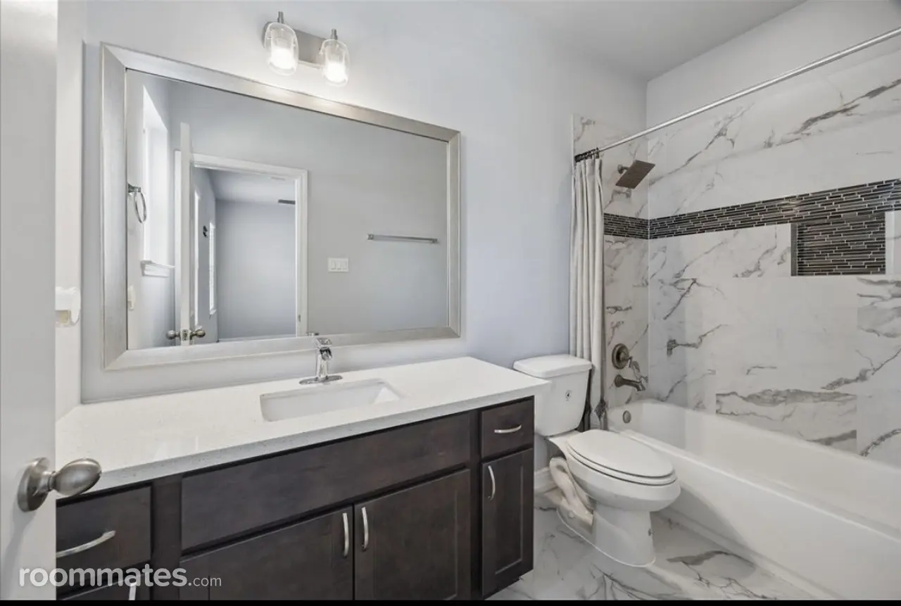 Profile photo 1 of 10