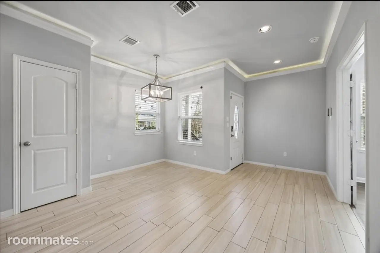 Profile photo 9 of 10