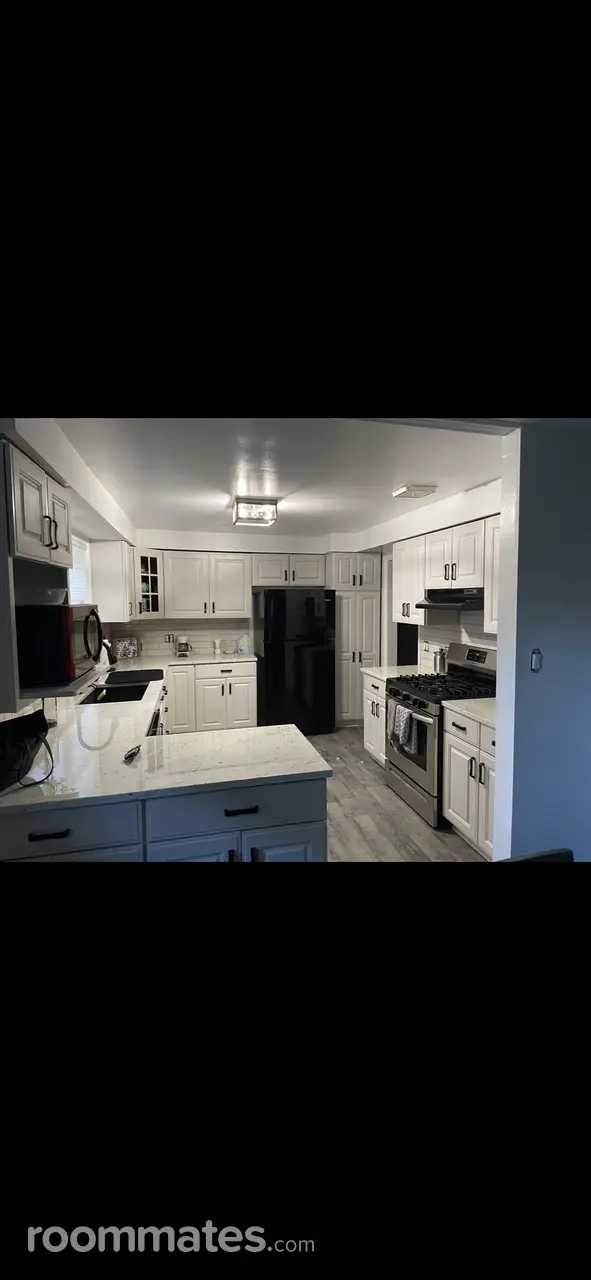 Profile photo 3 of 10