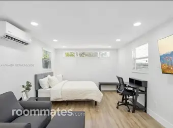 Room for rent in Miami, FL $1900, house