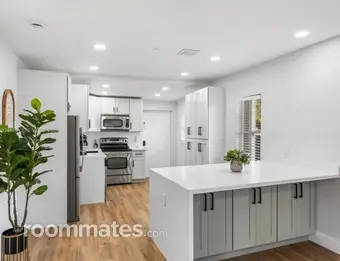 Room for rent in Miami, FL $1000, house