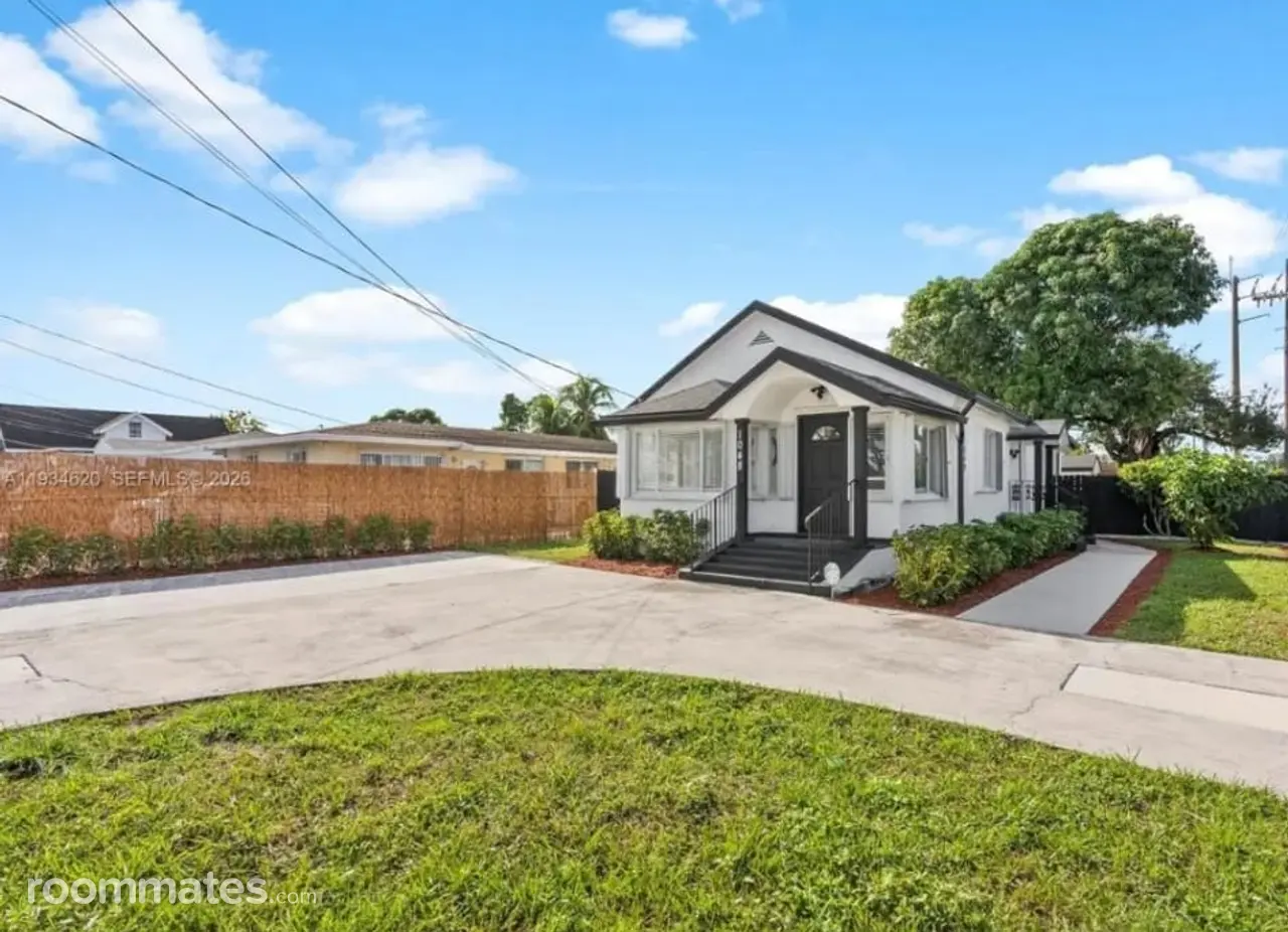 Profile photo 3 of 11