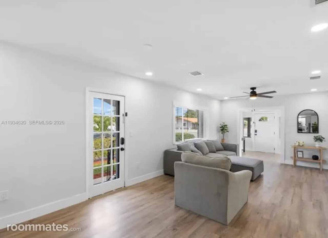 Profile photo 2 of 10