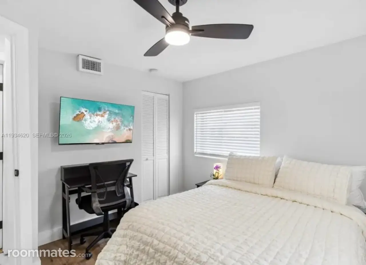 Profile photo 4 of 10