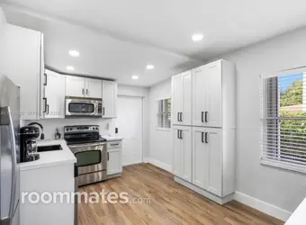 Room for rent in Miami, FL $800, house