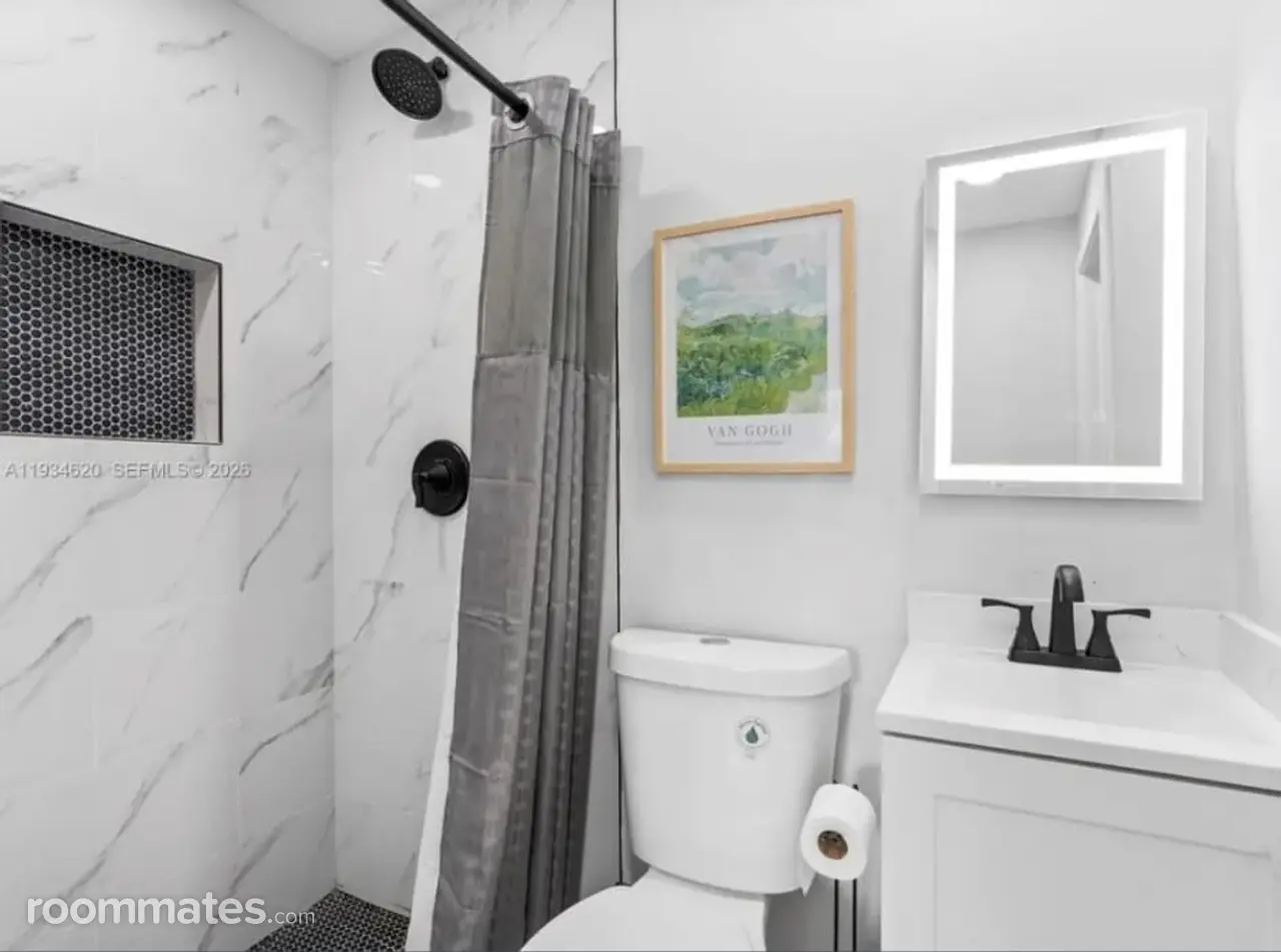 Profile photo 6 of 10