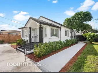 Room for rent in Miami, FL $1000, house