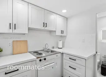 Room for rent in Miami, FL $1900, house