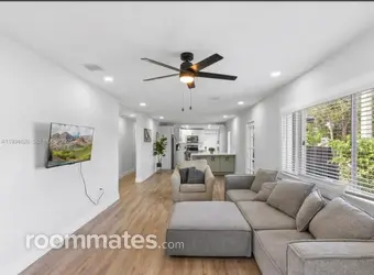 Room for rent in Miami, FL $1000, house