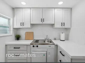 Room for rent in Miami, FL $1900, house