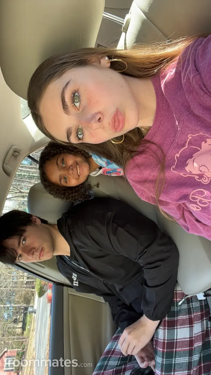 Profile photo 1 of 4