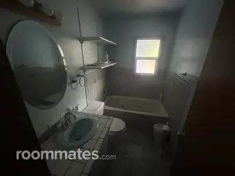 Room for rent in Portland, OR $700, house