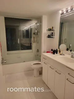 Room for rent in Aventura, FL $1900, condo