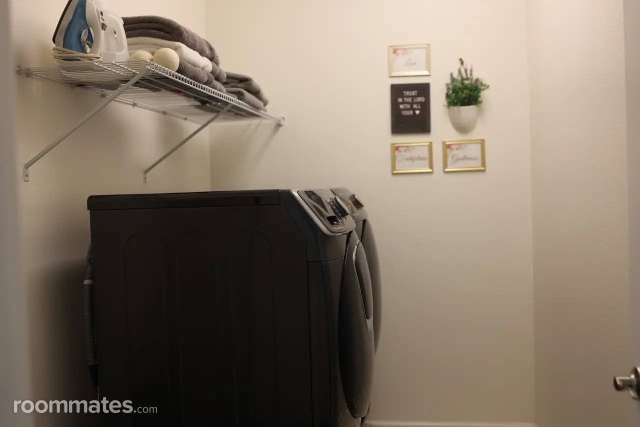 Profile photo 7 of 8