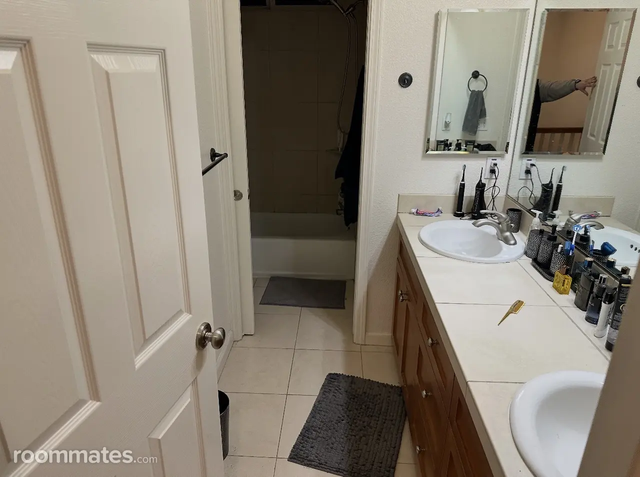 Profile photo 3 of 9