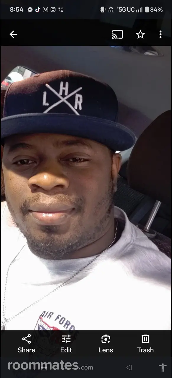 Profile photo 12 of 16