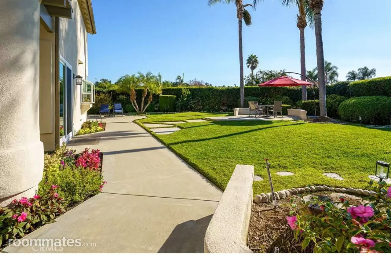 Profile photo 3 of 4